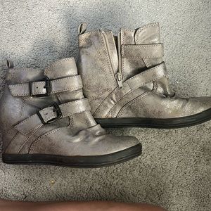 Normal wear, glittery ankle boots with wedge